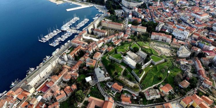 Doček policijskog Sv. Nikole u Puli