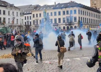 Dok elita raspravlja o našoj sudbini, pod prozorom im izbili neredi: Prosvjednici se sukobili s policijom