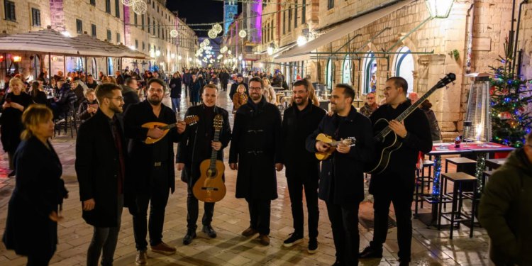 Dubrovačka večer puna prekrasnih melodija i dobre hrane. Pogledajte kako je bilo