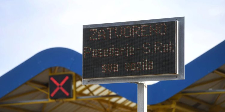 Evo kakvo je stanje na cestama ovog Božića, HAK javlja kako je jaka bura zatvorila dobar dio autoceste