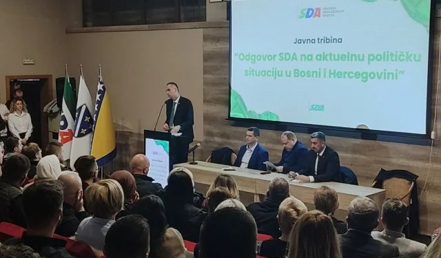 FOTO Javna tribina SDA održana u Hrvatskom domu herceg Stjepan Kosača u Mostaru
