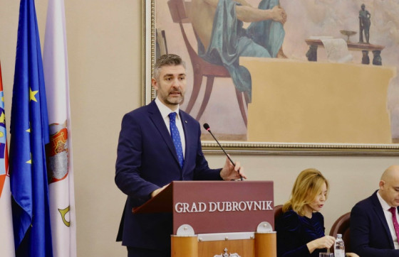 Franković o klečanju na trgovima: “To nije naša kultura. Druge kulture kleče na trgovima, okreću u nekim smjerovima…”