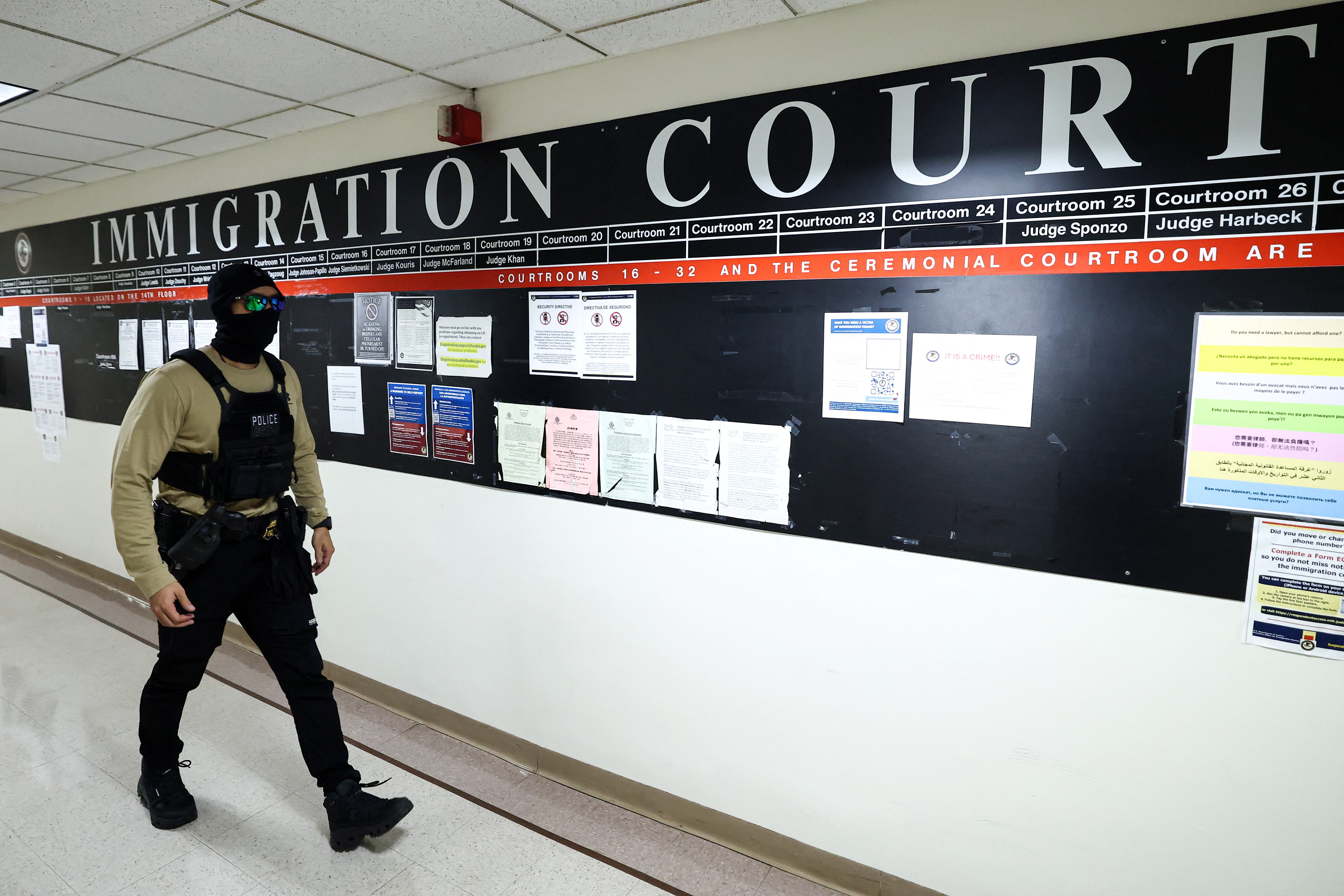 Ministarstvo pravosuđa pozvalo je Amerikance da se prijave za deportacijske suce, pozivajući ih na to 