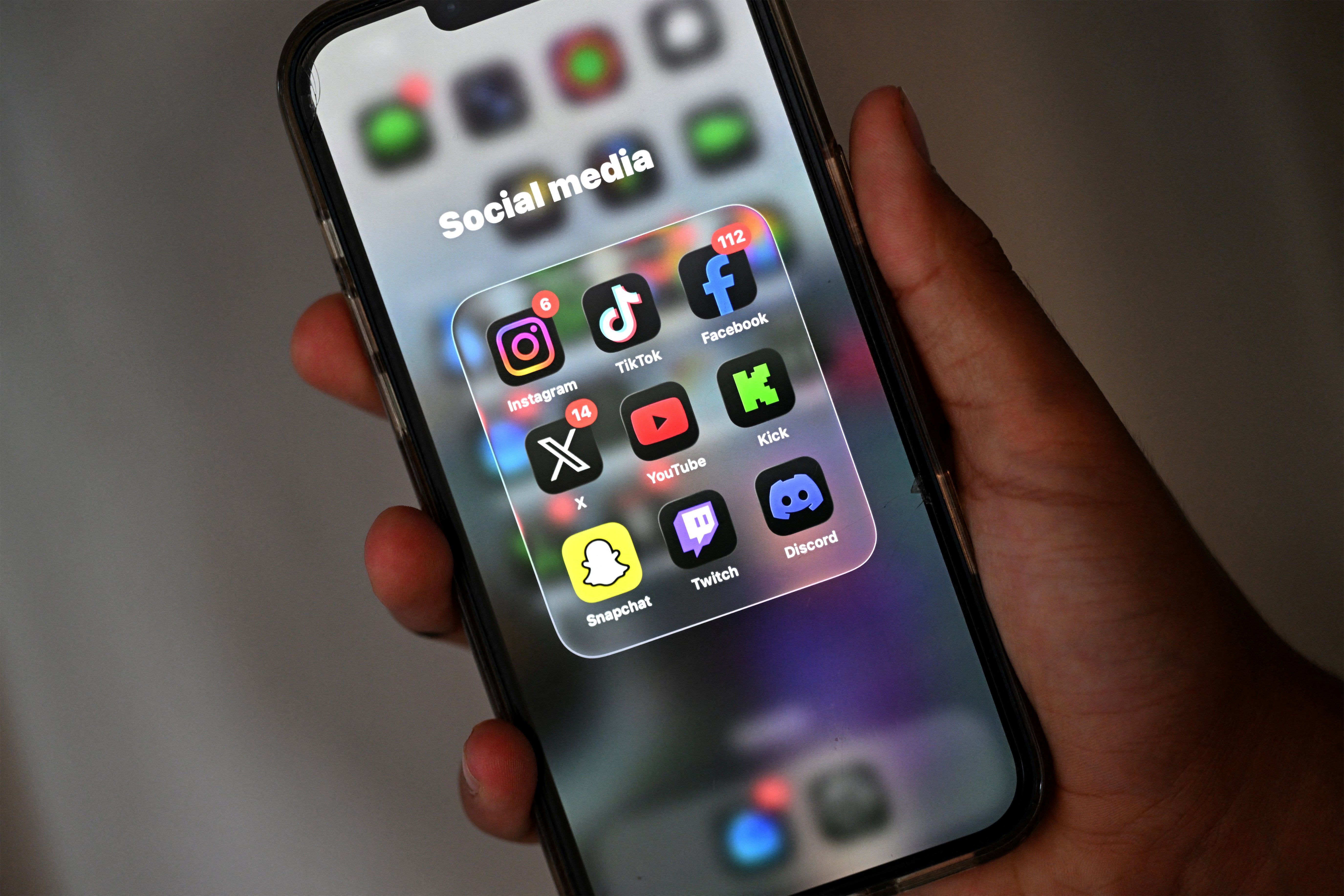 Učenici su navodno zamijenili listanje za domine, odbojku, čitanje i više razgovora u New Yorku nakon zabrane školskog telefoniranja