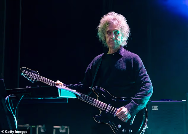 Gitarist The Cure Perry Bamonte umro u 65. godini: Rock bend objavio da je glazbenik preminuo tijekom Božića nakon kratke bolesti