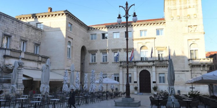 Grad Zadar isplaćuje božićnicu od 53 eura umirovljenicima s primanjima do 200 eura