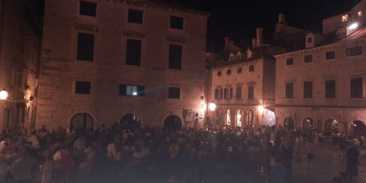 Gradonačelnik Dubrovnika zabranio nastup romskim sviračima: “Došli su i u naš grad…”