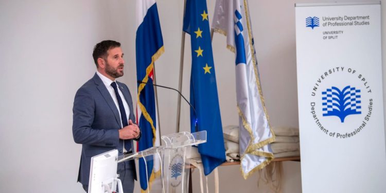 Gradonačelnik Šuta na konferenciji LiberatoTalk: “Obrazovanje je temelj uključivog društva”