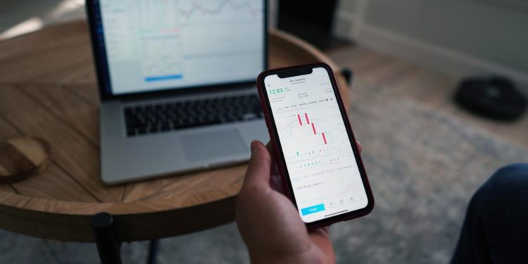 Groznica AI ulaganja: Podatkovni centri vrijedni milijarde dolara preuzimaju svijet, kompanije ulažu, no stvarni trošak plaćaju građani