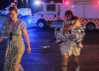 ‘Hero’ slučajni prolaznik uhvatio se u koštac s naoružanim napadačem tijekom pucnjave za Hanuku u Sydneyu