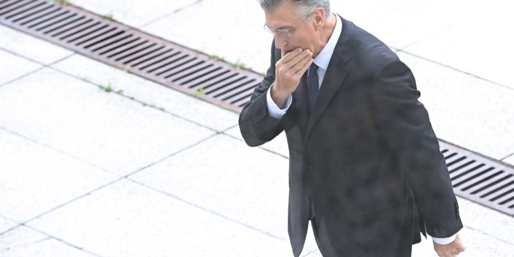 Hrvati zaboravili što je Vladimir Šeks potpisao 2005.: ‘Zašto je sad Plenković ne ukine’