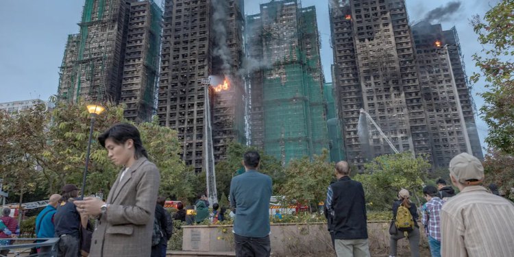 Izvršni direktor Hong Konga najavljuje reforme zgrada nakon smrtonosnog požara