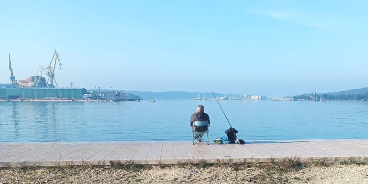 Je li ribolov u luci Pula zabranjen? Saznali smo detalje koje morate znati ako ne želite dobit kaznu