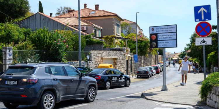 Kako su se rješavale stanogradnja u Dubrovniku i prometne gužve davne 1958. Da se danas uvede takvo ograničenje,…
