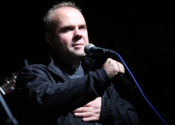 Kontroverzni svećenik predvodi molitvu u Dubrovniku, napadao Harryja Pottera i dijelio lekcije djevojkama zbog odijevanja