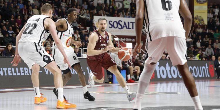 Košarka, Trapani bez trenera. Članarine, kazne, Porezna uprava, Fip: slučaj