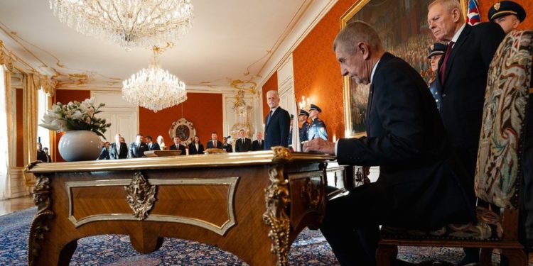 Kritičar vojne pomoći Ukrajini postao češki premijer — RT World News