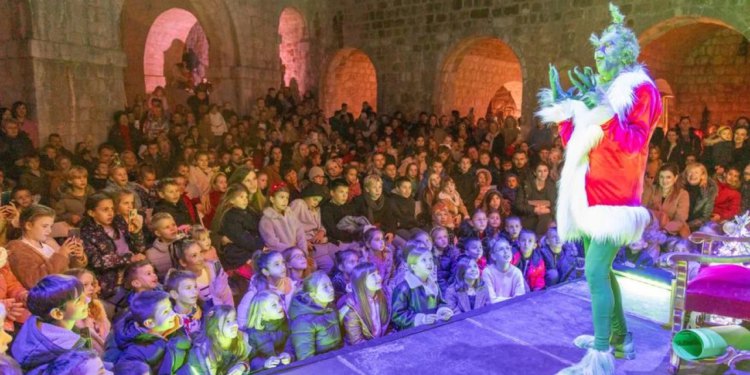 Lani su oduševili, a tek ove godine… Grinch se vraća na Lovrjenac!