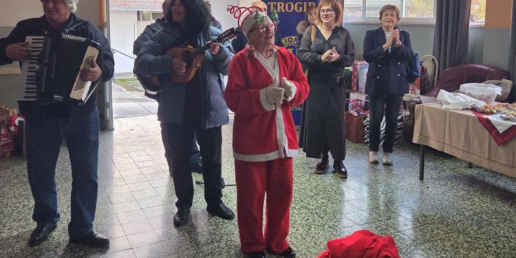 Lions klub Trogir razveselio štićenike Doma i pomogao slabovidnim obiteljima
