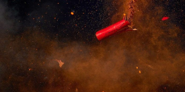 MIR I DOBRO Nakon cjelogodišnjeg toleriranja navijačkog divljanja, splitska policija za prosinac moli suzdržavanje od pirotehnike