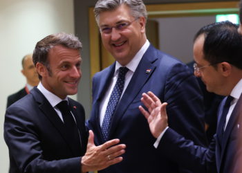 Macron pozvao Europu na dijalog s Putinom, inače će biti prisiljena razgovarati sama sa sobom