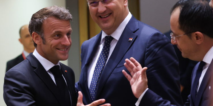 Macron pozvao Europu na dijalog s Putinom, inače će biti prisiljena razgovarati sama sa sobom