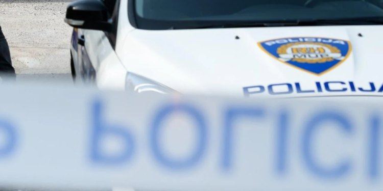 Maloljetnik za volanom, prijatelj (18) u problemima zbog pločica