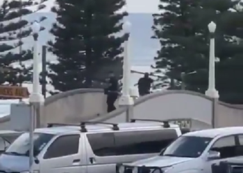 Masakr na poznatoj plaži: Dvojica maskiranih muškaraca pobila najmanje 10 ljudi