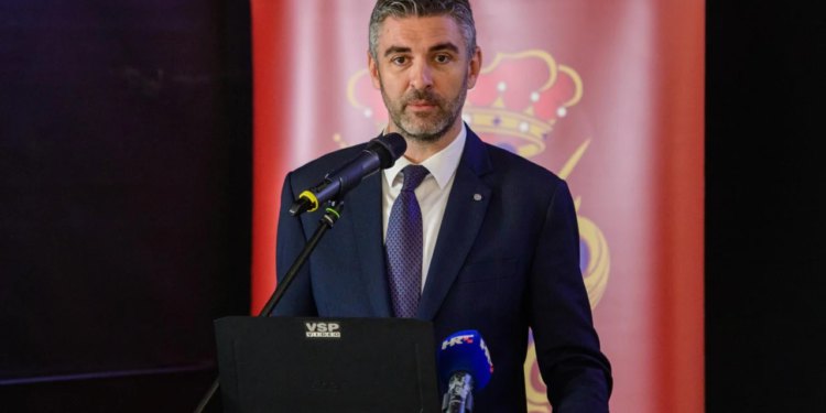 Mato Franković o trubačima na Badnji dan: Želim naglasiti da izvođenje glazbe na javnim površinama nije dopušteno bez prethodnog odobrenja Grada