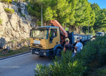 Mehanizacija na terenu: Krenuli radovi zaštite od odrona na magistrali (FOTO)