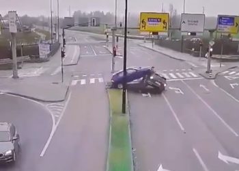 Mladić bježao policiji pa se zabio u drugi auto, no to je bio tek početak kaosa