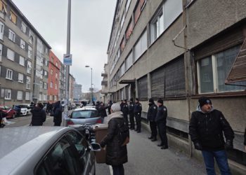 More policije ispred zgrade gradonačelnika Tomaševića: ‘Stanari gledaju u čuđenju, zatvorena je ulica’