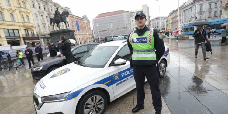Na Trgu bana Jelačića postavljen je ‘centar’ policije: Evo što to znači za sve građane