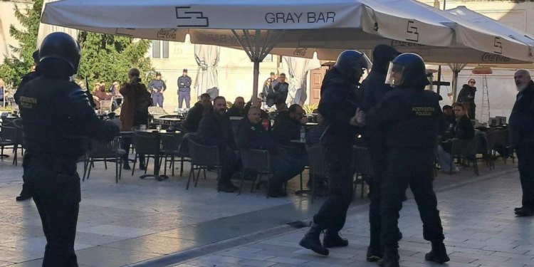 Nakon marša protiv fašizma u Zadru uhićena žena i maloljetnik: istrage u tijeku