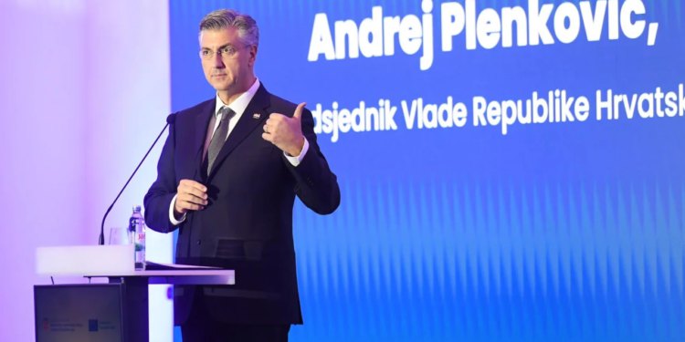 ‘Narodu je, nažalost, dosadno. A na ovom skupu ne vidim ugrozu niti od fašizacije, niti drame od antifašista’