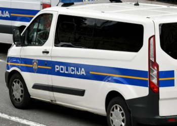 Nasilni maloljetnik nadrogiran napao dvojicu, jednog teško ozlijedio; završio je iza rešetaka