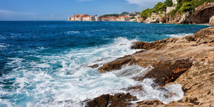 Nedjelja djelomice sunčana, uz umjerenu buru