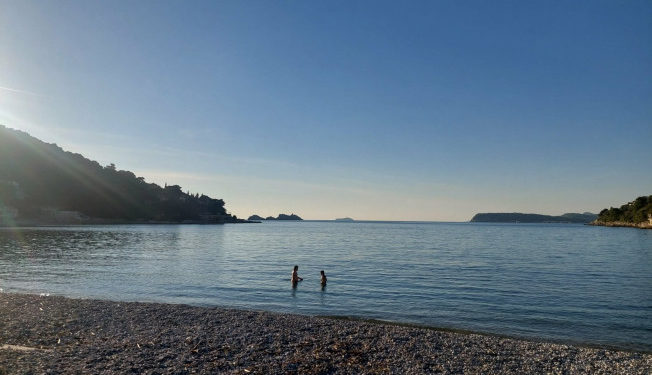 Neki su i učinili banju! Ovako izgleda prvi dan zime u Dubrovniku