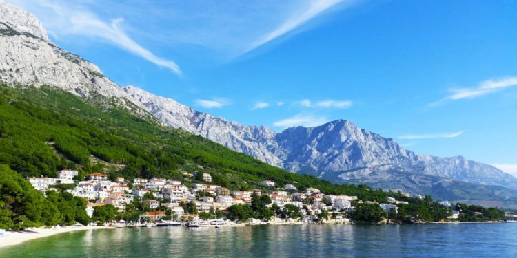 Obalni pojas u Tučepima trebao bi biti uređen do proljeća, a imat će i