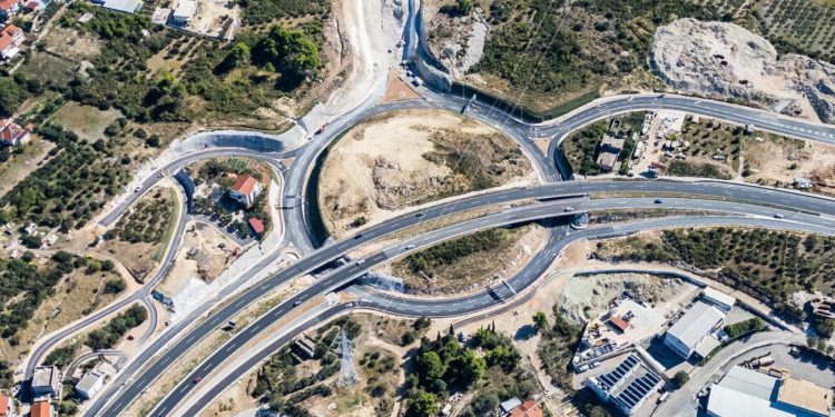 Ovo je presudno za buću brzu cestu prema Omišu: Osigurana sredstva za dovršetak ključne dionice brze ceste Mravince–TTTS