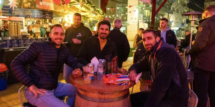 Pijaca u blagdanskom ritmu: poznata fotografkinja Mare Milin za DJ pultom Božićnog gramofona