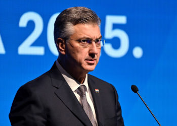 Plenković u Parizu pred medijima branio Thompsona: Evo što je rekao o ‘Za dom spremni’