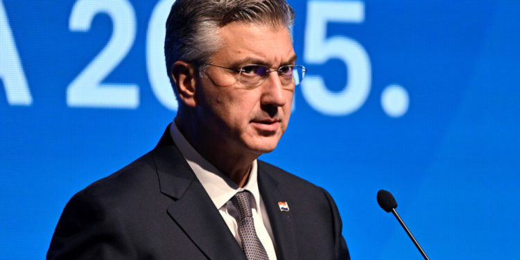 Plenković u Parizu pred medijima branio Thompsona: Evo što je rekao o ‘Za dom spremni’