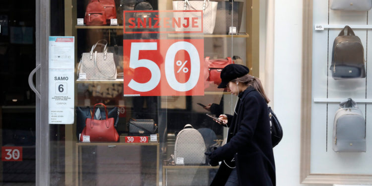 Počela su sezonska sniženja: Ovi trikovi trgovaca mogu vas skupo koštati, pripazite
