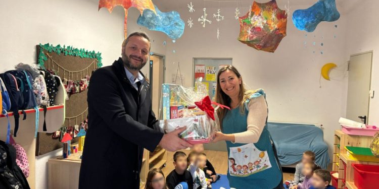 Podstrana: Načelnik Mijo Dropuljić posjetio vrtiće uoči blagdana sv. Nikole