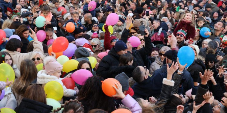 Pogledajte kako je bilo na dnevnom dočeku Nove godine u Splitu