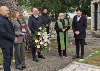 Polaganjem vijenaca na spomenicima na gradskom području odana počast poginulim braniteljima