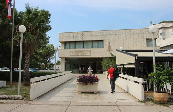 Policija upozorava: Prevarant se predstavlja kao liječnik iz dubrovačke bolnice i traži novac, ne nasjedajte!