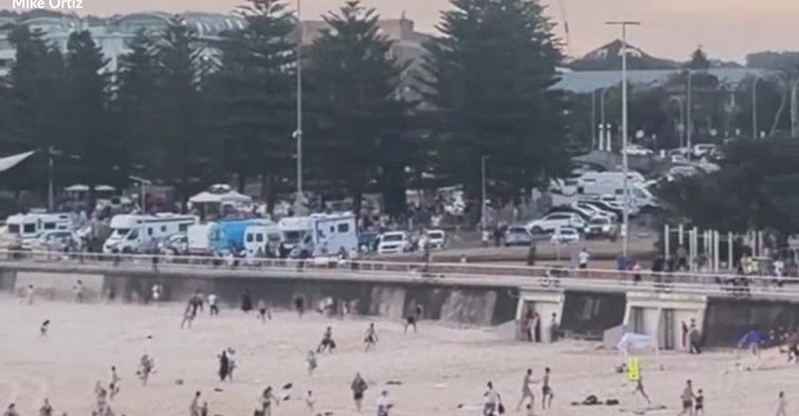 Posjetitelji plaže bježe nakon pucnjeva koji se čuju na plaži Bondi u Sydneyu | Vijesti