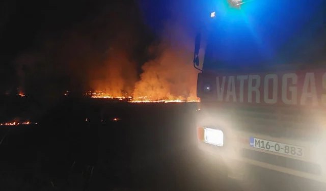 Požar na stolarskoj radionici u Ostrošcu kod Jablanice, u pomoć pritekli i vatrogasci iz Konjica